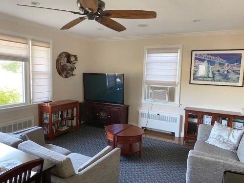 3 Daniel St, Middletown RI  02840-2803 exterior