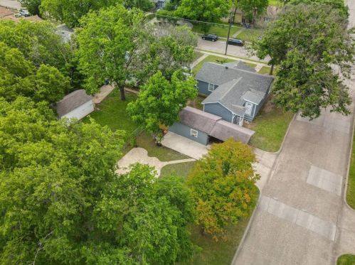 3731 Falls Dr, Dallas TX  75211-6124 exterior