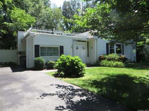 4 Winnetou Rd, White Plains, NY 10603-2831