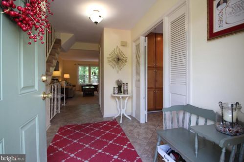 7422 Willshire Hunt Ct, Springfield VA  22153-1366 exterior