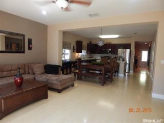 1609 Symphony Ct, Hughson, CA 95326-9143