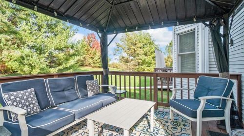 8041 Cross Creek Cir, Breinigsville PA  18031-1327 exterior