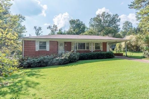 809 Pine Cir, Starkville, MS 39759-3731