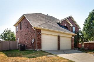 513 Calvary Dr, Euless, TX 76040-4955