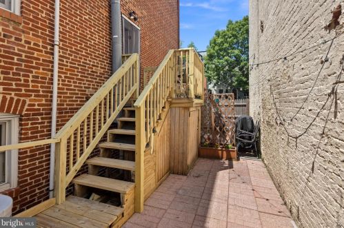 817 T St, Washington DC 20001-4119 exterior