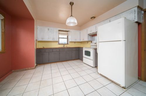 4612 Van Beck Ave, Milwaukee WI 53207-4458 exterior