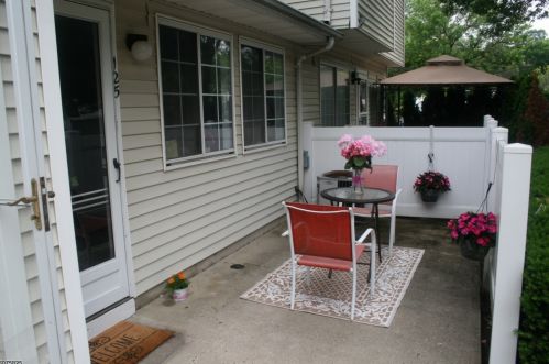 125 Cortland Ln, Bedminster, NJ 07921-2033