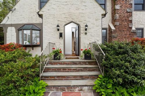 63 Carthage Rd, Scarsdale, NY 10583-7009