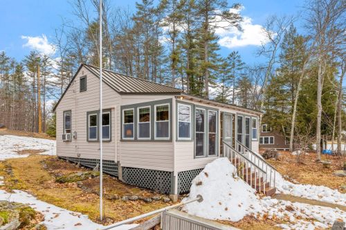16 Walnut St, Belmont, NH 03220-3838