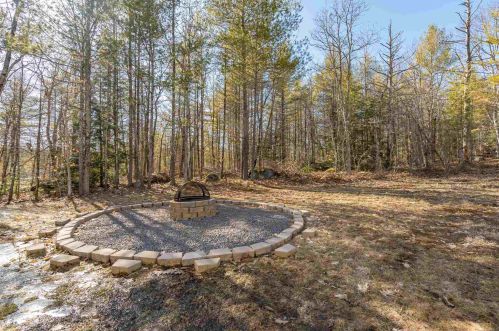 4 Ames Rd, Brookline NH  03033-2304 exterior