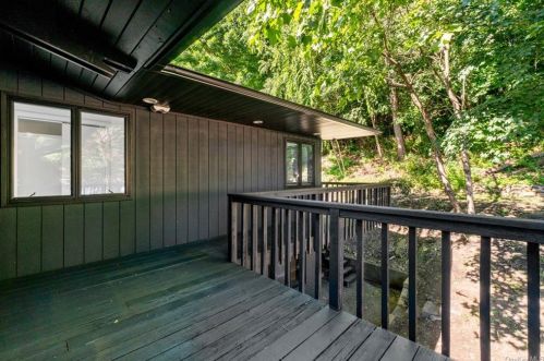 74 Greenwood Ln, White Plains NY  10607-1020 exterior