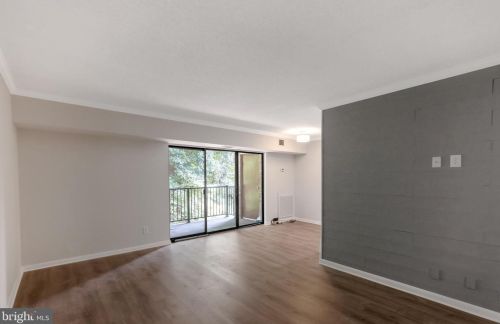2259 Castle Rock Sq, Herndon, VA 20191-2232