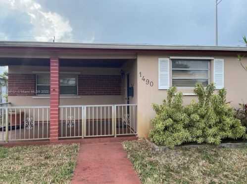 1490 3rd Ave, Hialeah, FL 33010-3524