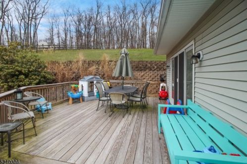 46 Summerfield Rd, Belvidere NJ  07823-2712 exterior