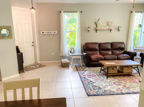 620 Indian Key Dr, Fort Pierce, FL 34986-2077