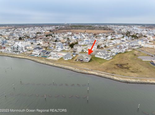 1600 Bch Blvd, Lacey NJ  08731-5031 exterior