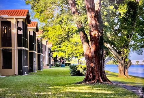 15525 Miami Lakeway, Hialeah, FL 33014-5597