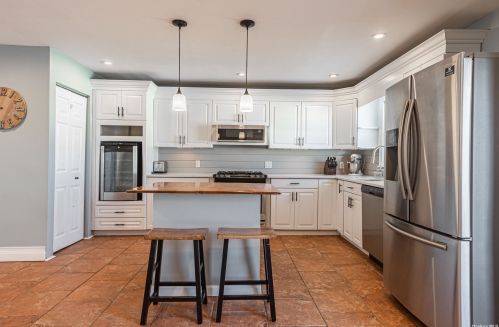 143 Sherbrooke Rd, North Lindenhurst NY  11757-1646 exterior