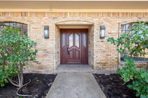 3016 Laguna Dr, Plano, TX 75023-8006