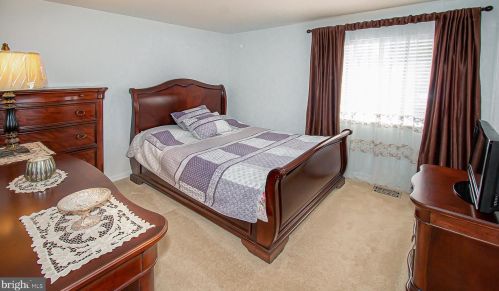 1564 Goldenrain Ct, Herndon VA  20190-4036 exterior
