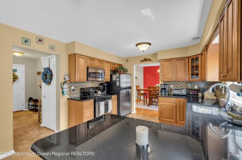 51 Camden Dr, Bricktown NJ 08723-7552 exterior