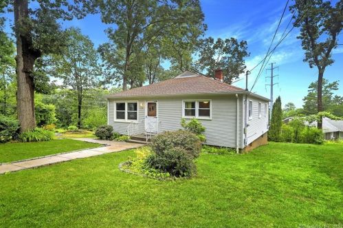 7 Larchmont Ave, Waterbury, CT 06708-2845
