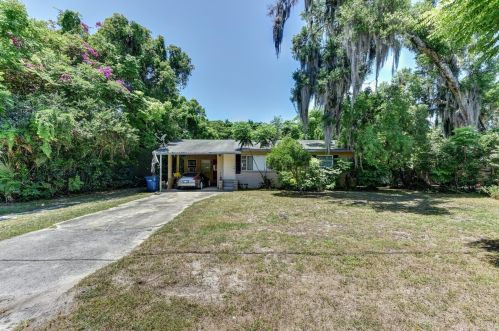 118 Temple St, Deland, FL 32720-3945