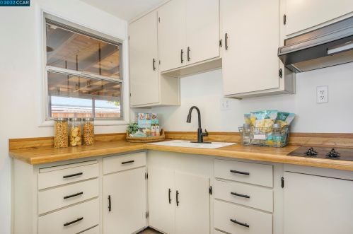 17349 Via Alamitos, San Lorenzo CA  94580-3503 exterior