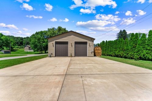 15 Lacock St, Sandy Lake, PA 16145-0036