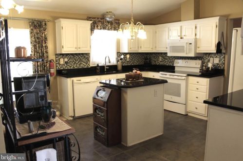 257 Chadwick Ct, Souderton PA  18964-2818 exterior