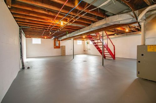 220 Beverly Dr, New Kensington PA  15068-3208 exterior