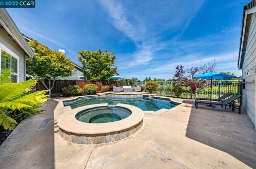 5648 Dresslar Cir, Livermore CA  94550-7194 exterior
