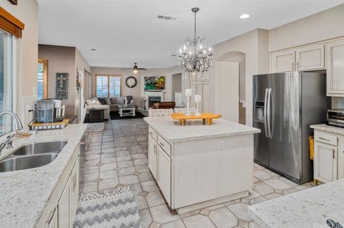 42240 Ridge View Dr, Lancaster CA 93536-7382 exterior