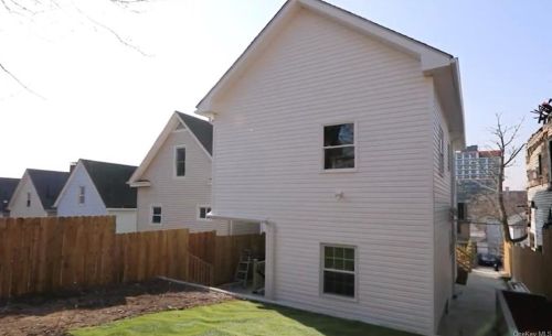 21 Terrace Ave, Mount Vernon NY  10550-1814 exterior