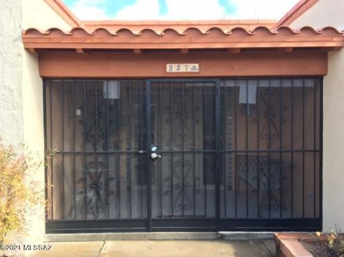 327 Las Hamacas, Green Valley, AZ 85614-2409