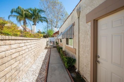 27010 Rio Prado Dr, Santa Clarita, CA 91354-2254