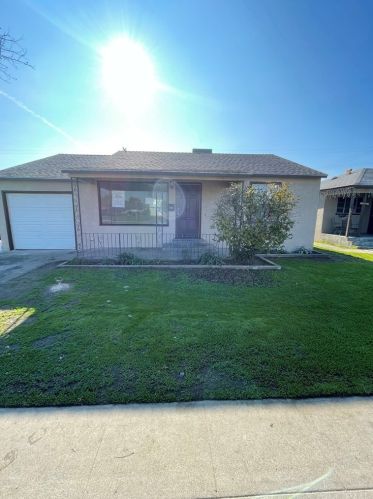 1310 Shields Ave, Fresno, CA 93705-3340