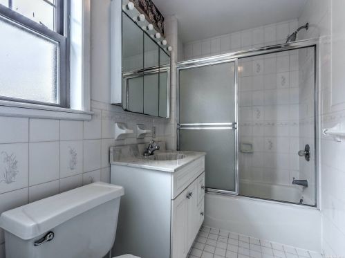 20 Marshall Ave, Floral Park NY  11001-3201 exterior