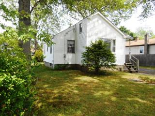 51 Burnside Ave, Plainville, CT 06062-2805