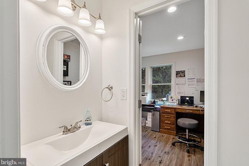 135 Marmic Dr, Southampton PA 18966-1725 exterior