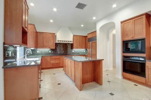 24613 Garland Dr, Santa Clarita CA  91355-4962 exterior