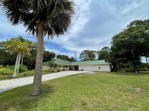 701 French Creek Ln, Fort Pierce, FL 34982-8302
