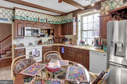 6411 Devonshire Hts Rd, Harrisburg PA 17111-4818 exterior