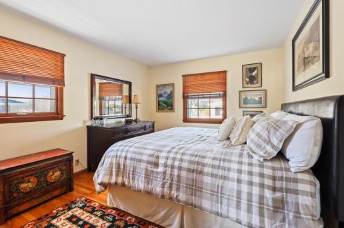 5353 Lakeview Dr, Greendale WI 53129-1930 exterior