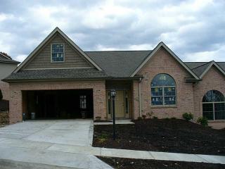 112 Lenox Dr, Imperial, PA 15126-1254