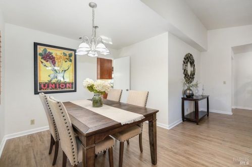 681 Seville Ln, Vacaville CA  95688-2044 exterior