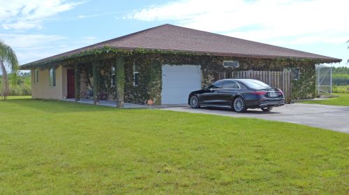 2700 Header Canal Rd, Fort Pierce, FL 34945-4607