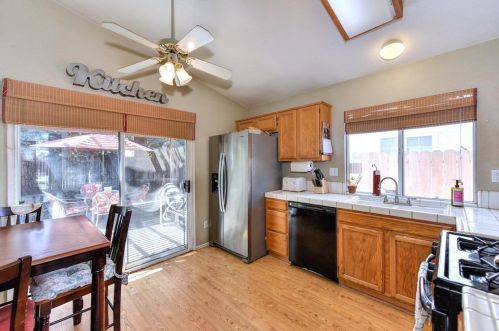 5208 Stoney Creek Way, Elk Grove, CA 95758-6746