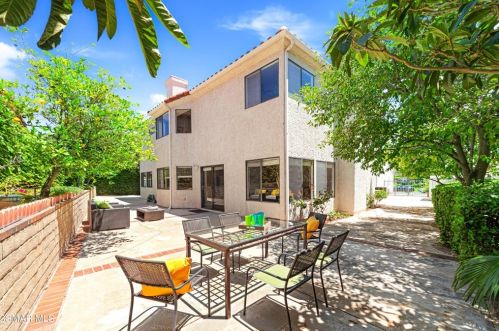 5805 Rainbow Hill Rd, Calabasas CA  91301-4636 exterior