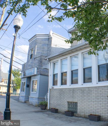 714 Market St, Gloucester, NJ 08030-1948